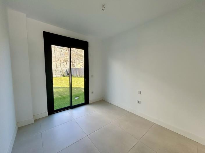 Image No.8-3 Bed Apartment for sale