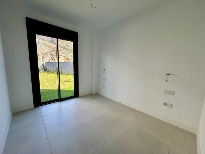 Image No.9-3 Bed Apartment for sale