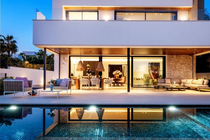 Image No.12-4 Bed Villa / Detached for sale