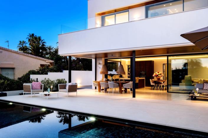 Image No.14-4 Bed Villa / Detached for sale