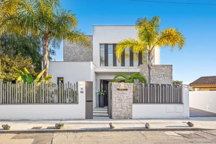 Image No.18-4 Bed Villa / Detached for sale