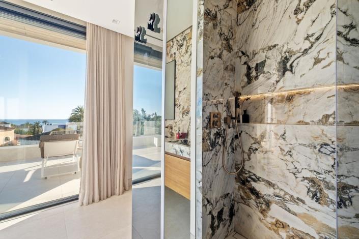 Image No.34-4 Bed Villa / Detached for sale