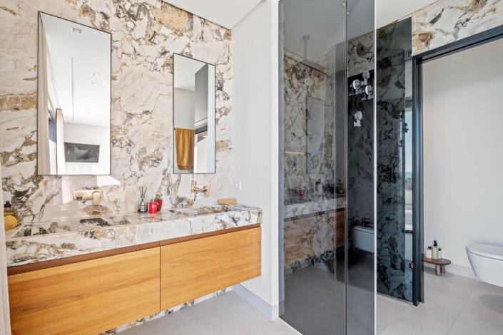 Image No.35-4 Bed Villa / Detached for sale