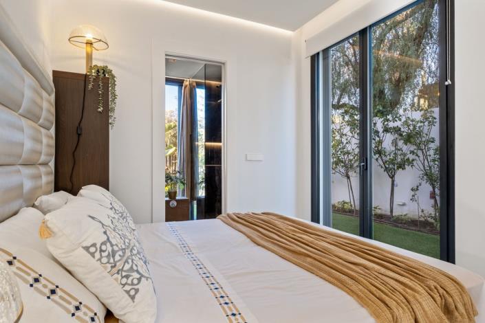 Image No.46-4 Bed Villa / Detached for sale