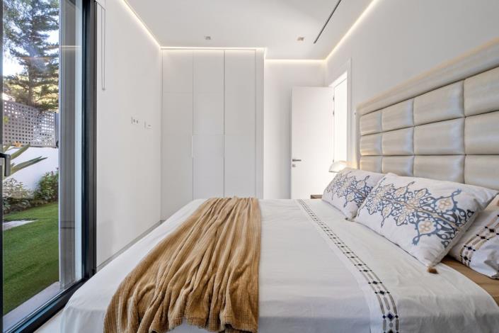 Image No.47-4 Bed Villa / Detached for sale