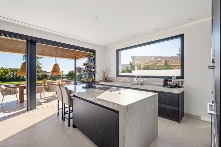 Image No.53-4 Bed Villa / Detached for sale