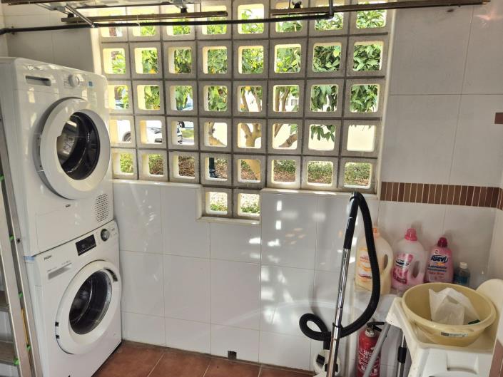 Image No.15-3 Bed House for sale