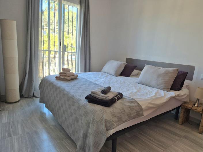 Image No.19-3 Bed House for sale