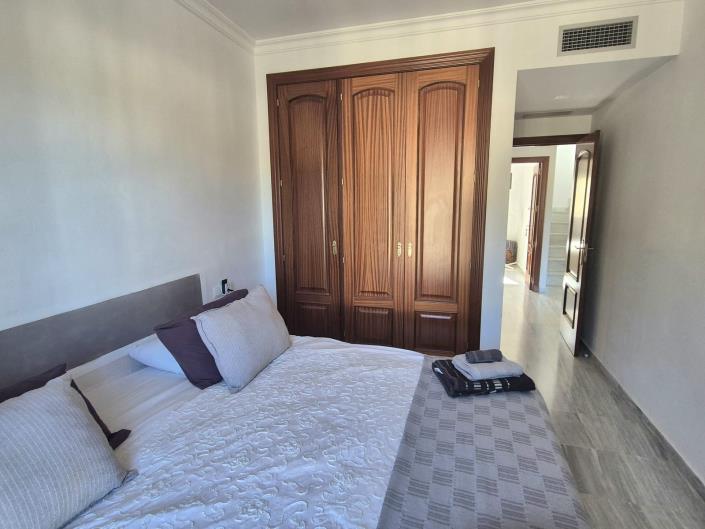 Image No.20-3 Bed House for sale