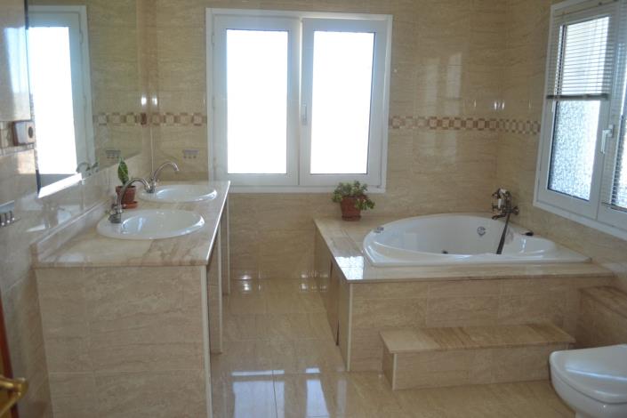 Image No.19-6 Bed Villa / Detached for sale