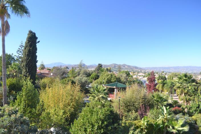 Image No.37-6 Bed Villa / Detached for sale