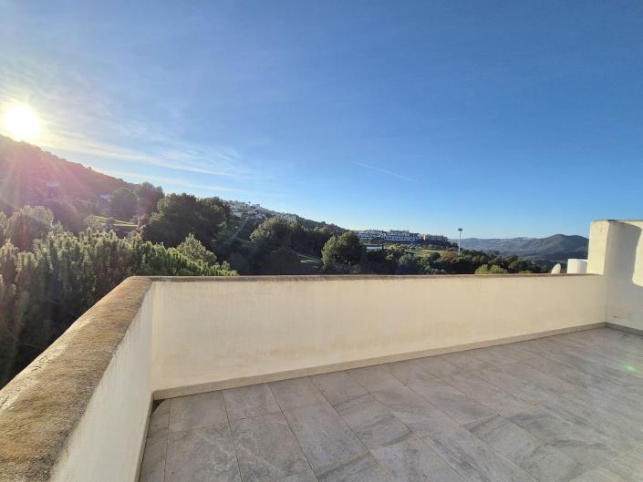Image No.1-2 Bed House for sale