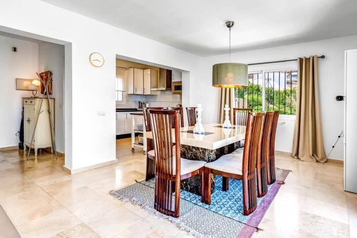 Image No.3-4 Bed Villa / Detached for sale