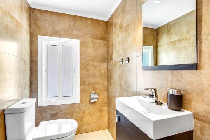 Image No.18-4 Bed Villa / Detached for sale