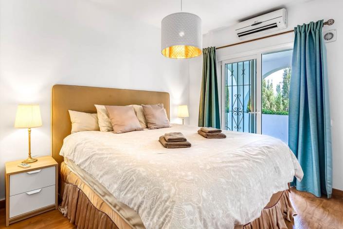 Image No.28-4 Bed Villa / Detached for sale