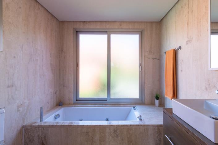 Image No.23-4 Bed Townhouse for sale