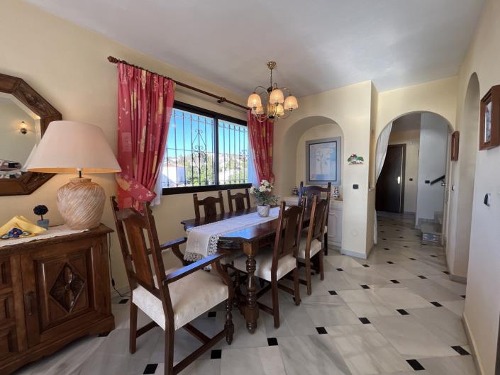 Image No.21-4 Bed Townhouse for sale