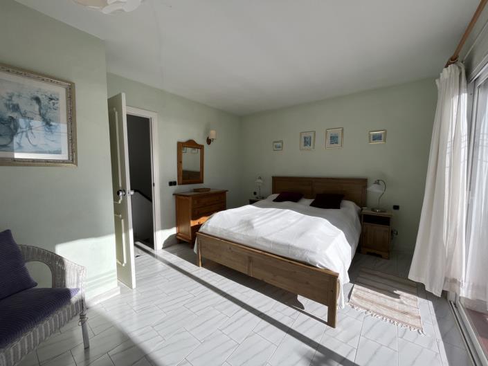 Image No.35-4 Bed Townhouse for sale