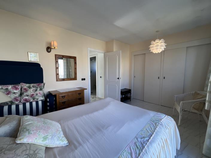 Image No.43-4 Bed Townhouse for sale