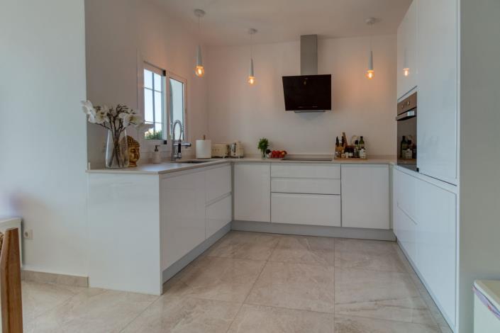 Image No.18-3 Bed Apartment for sale