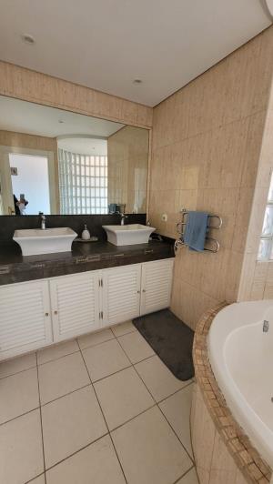 Image No.10-3 Bed Apartment for sale