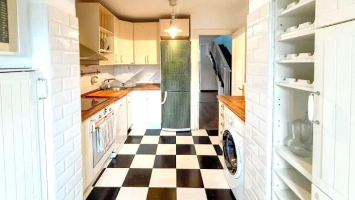 Image No.6-3 Bed Townhouse for sale