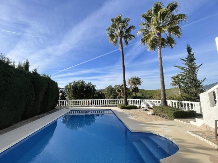 Image No.1-Villa de 4 chambres à vendre à Fuengirola