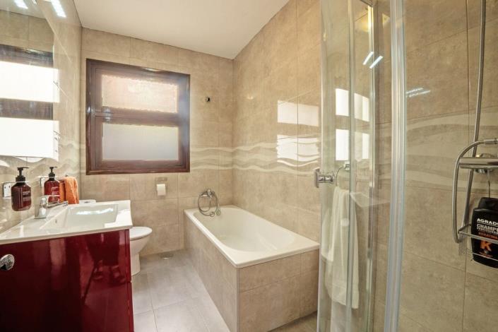 Image No.20-3 Bed Apartment for sale