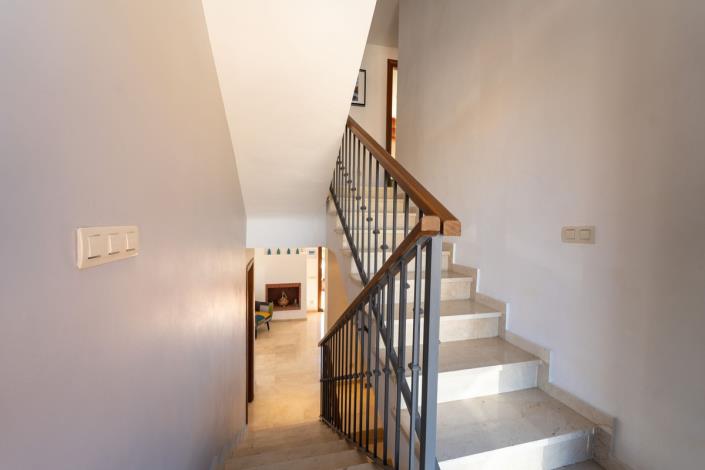 Image No.14-6 Bed Townhouse for sale