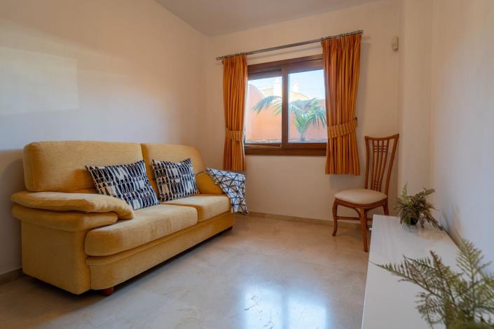 Image No.16-6 Bed Townhouse for sale