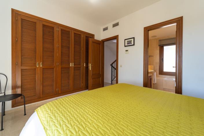 Image No.23-6 Bed Townhouse for sale