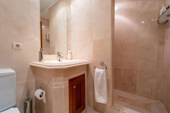 Image No.33-6 Bed Townhouse for sale