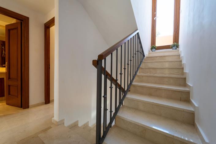 Image No.34-6 Bed Townhouse for sale