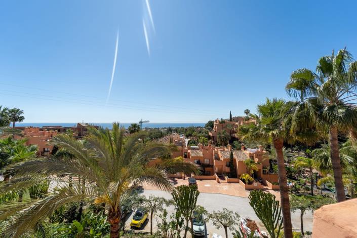 Image No.37-6 Bed Townhouse for sale