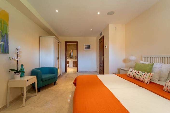 Image No.42-6 Bed Townhouse for sale