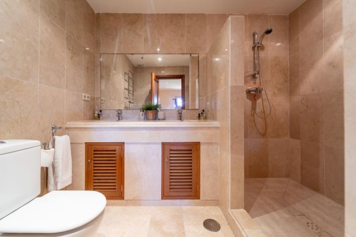 Image No.43-6 Bed Townhouse for sale