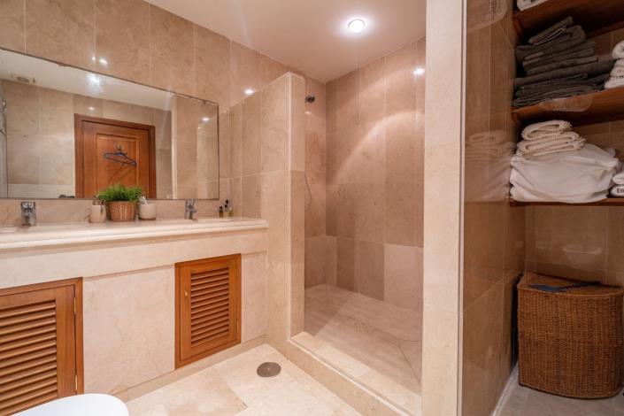 Image No.45-6 Bed Townhouse for sale