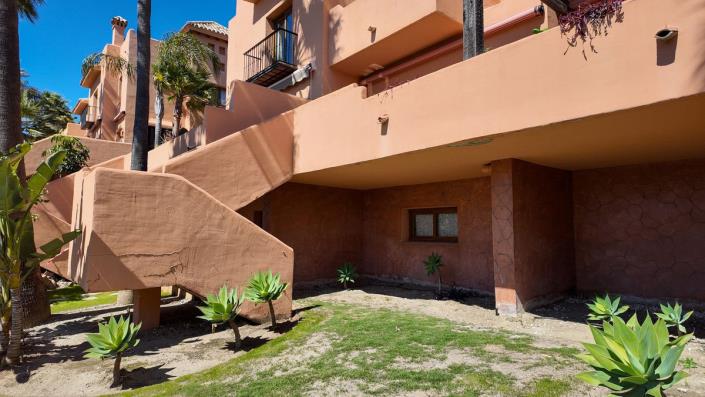 Image No.48-6 Bed Townhouse for sale