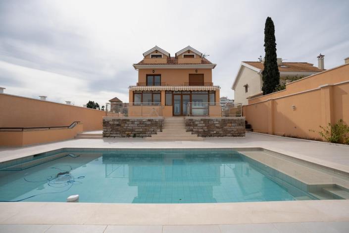 Image No.1-5 Bed Villa / Detached for sale
