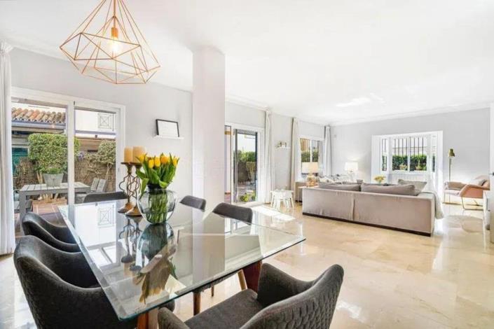 Image No.3-5 Bed Townhouse for sale