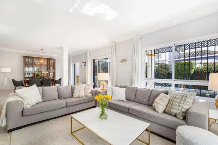 Image No.5-5 Bed Townhouse for sale