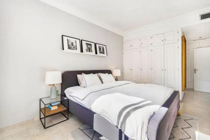 Image No.13-5 Bed Townhouse for sale