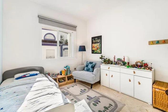 Image No.15-5 Bed Townhouse for sale