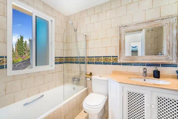 Image No.21-5 Bed Townhouse for sale