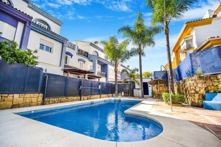 Image No.25-5 Bed Townhouse for sale