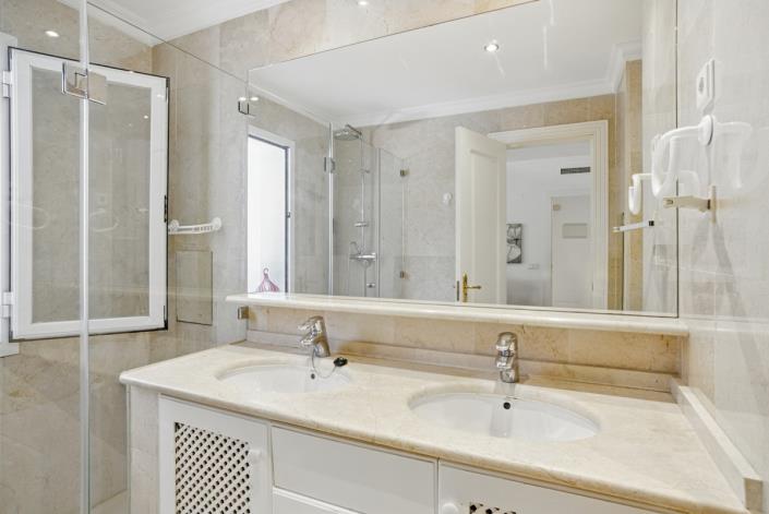 Image No.9-3 Bed Apartment for sale