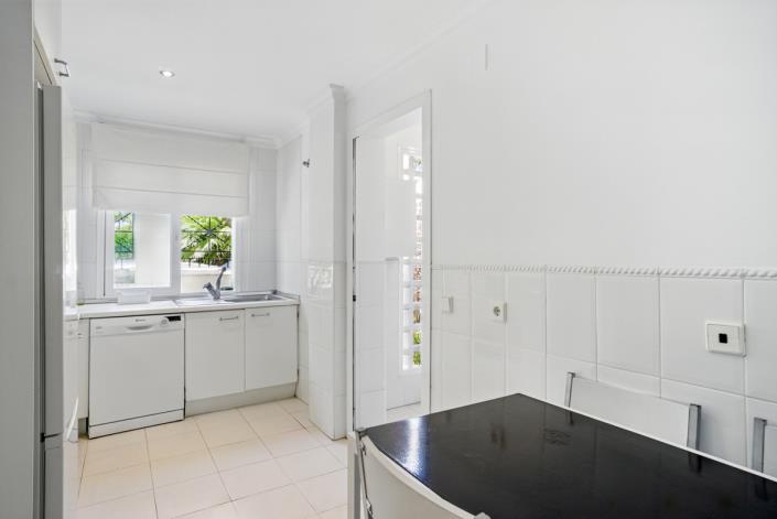 Image No.17-3 Bed Apartment for sale