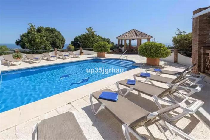 Image No.1-Villa de 6 chambres à vendre à Estepona