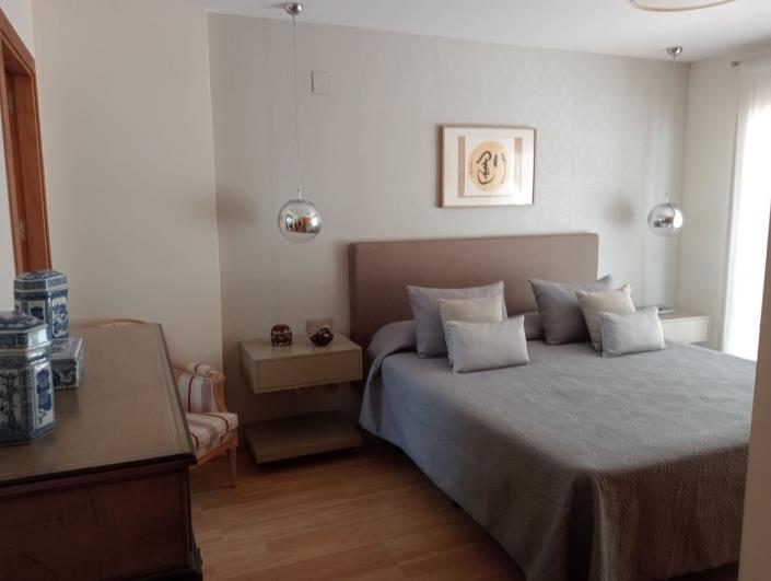 Image No.15-4 Bed Townhouse for sale