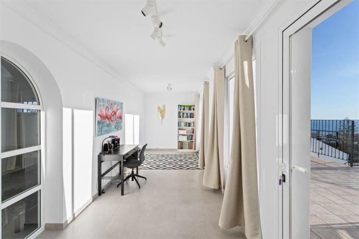 Image No.8-6 Bed Villa / Detached for sale